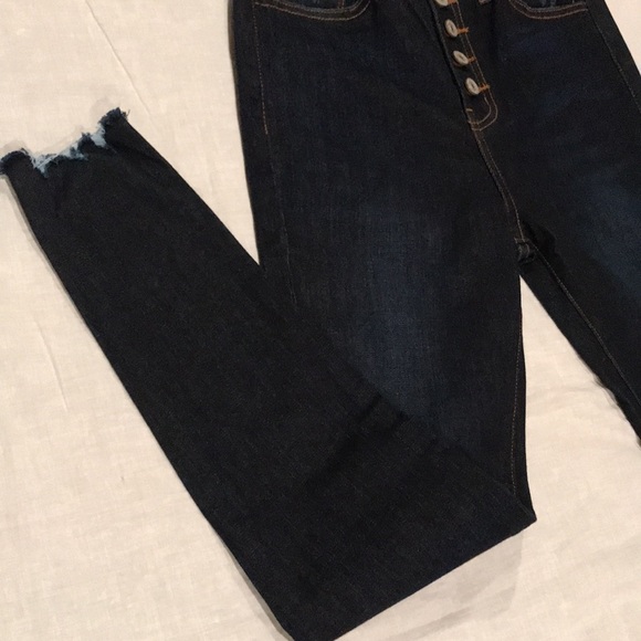 NWOT KanCan High Rise Destructed Dark Wash Button Stretch Skinny Jeans 5/26 - Picture 3 of 11